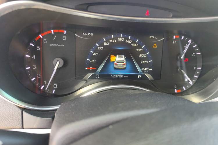 Used Haval H8 2017 2.0T Gasoline Two-Wheel Drive Enjoyment Version Odometer Close Up