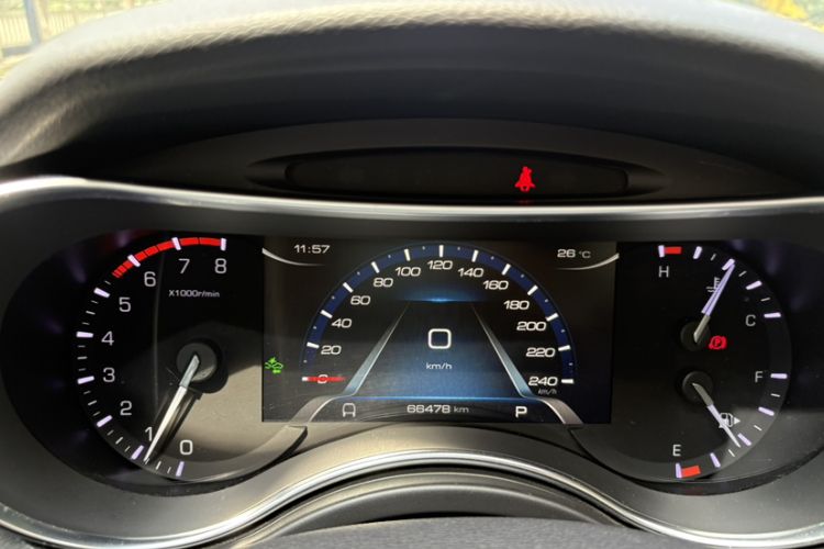 Used Haval H8 2017 2.0T Gasoline Two-Wheel Drive Smart Edition Odometer Close Up