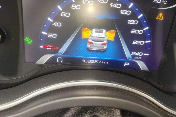 Used Haval H8 2017 2.0T Gasoline Two-Wheel Drive Smart Edition Odometer Close Up
