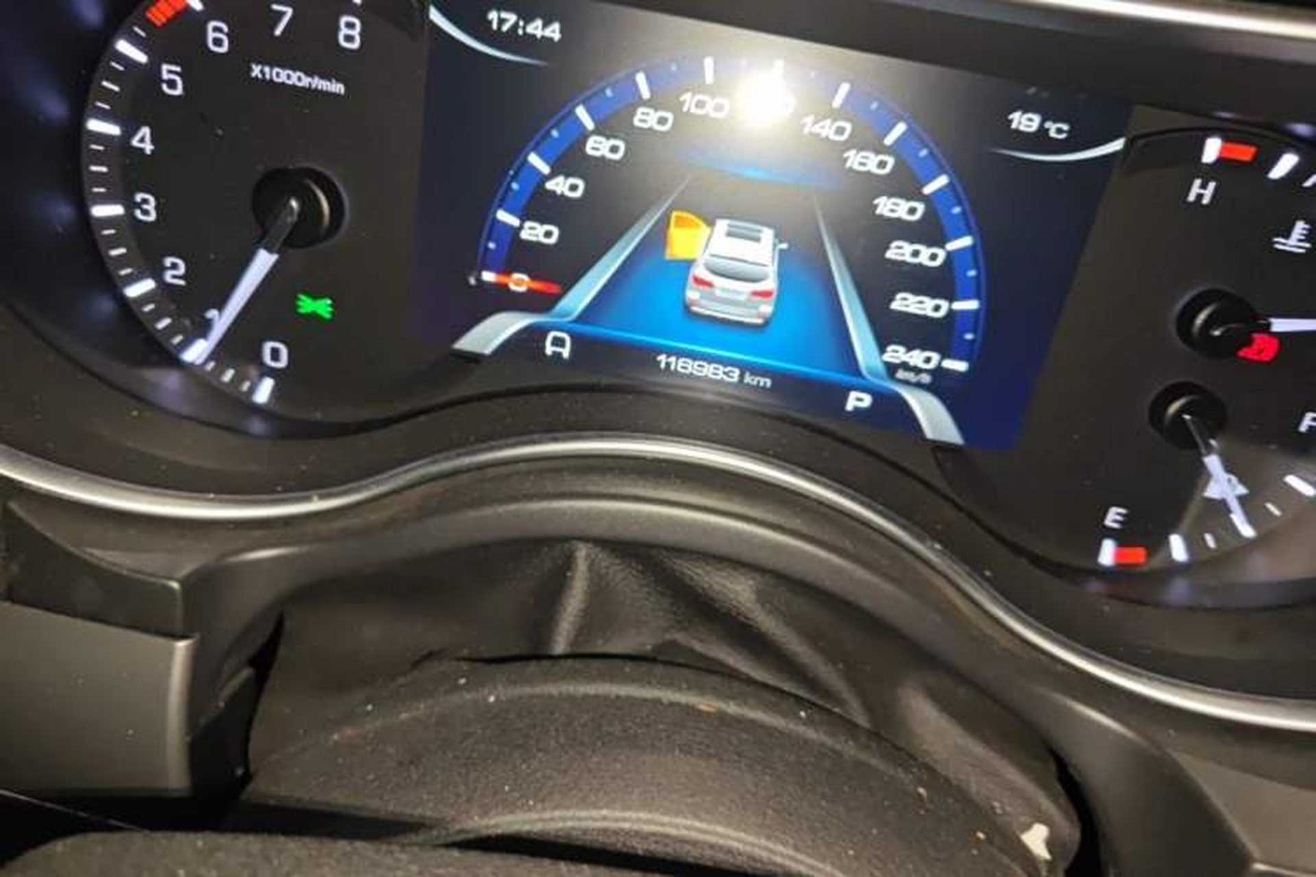Used Haval H8 2017 2.0T Gasoline 4x4 Enjoyment Model Odometer Close Up