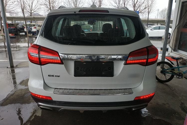 Used Haval H8 2017 2.0T Gasoline Two-Wheel Drive Smart Edition Rear