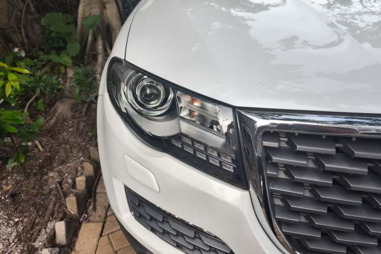Used Haval H8 2017 2.0T Gasoline Four-Wheel Drive Luxury Model Right Front Headlight