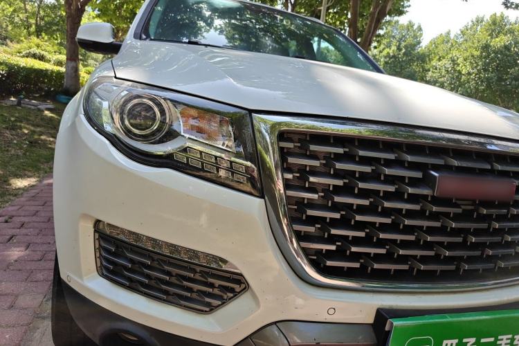 Used Haval H8 2017 2.0T Gasoline Two-Wheel Drive Enjoyment Version Right Front Headlight