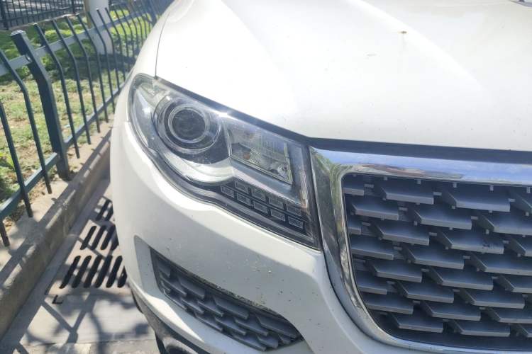 Used Haval H8 2017 2.0T Gasoline Two-Wheel Drive Enjoyment Version Right Front Headlight