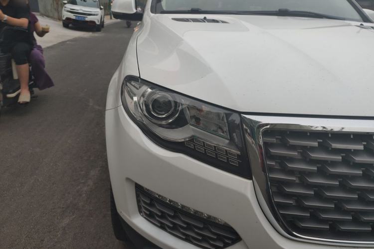 Used Haval H8 2017 2.0T Gasoline Two-Wheel Drive Smart Edition Right Front Headlight