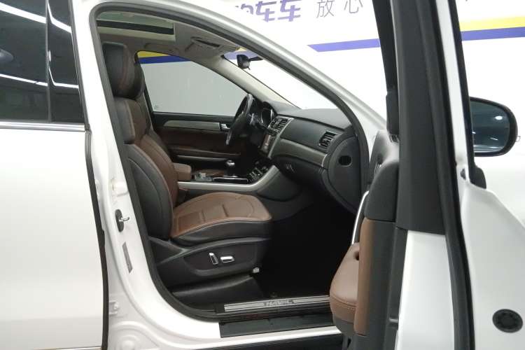Used Haval H8 2017 2.0T Gasoline Two-Wheel Drive Enjoyment Version Right Front Seat