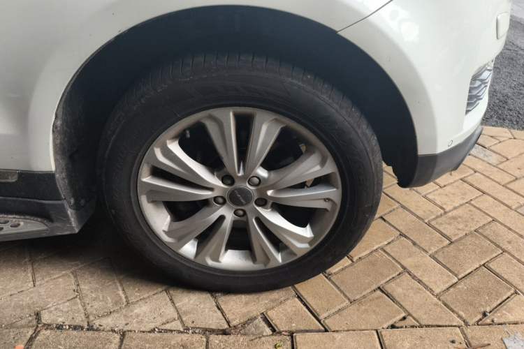 Used Haval H8 2017 2.0T Gasoline Four-Wheel Drive Luxury Model Right Front Wheel Hub