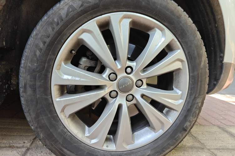 Used Haval H8 2017 2.0T Gasoline Two-Wheel Drive Enjoyment Version Right Front Wheel Hub
