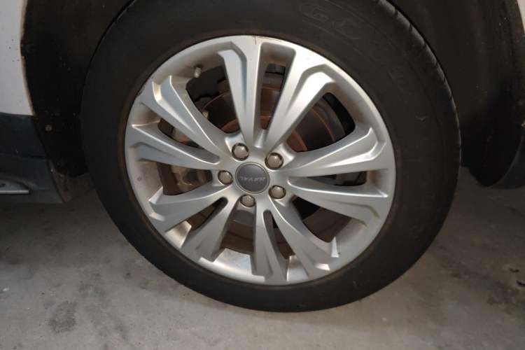 Used Haval H8 2017 2.0T Gasoline Two-Wheel Drive Smart Edition Right Front Wheel Hub