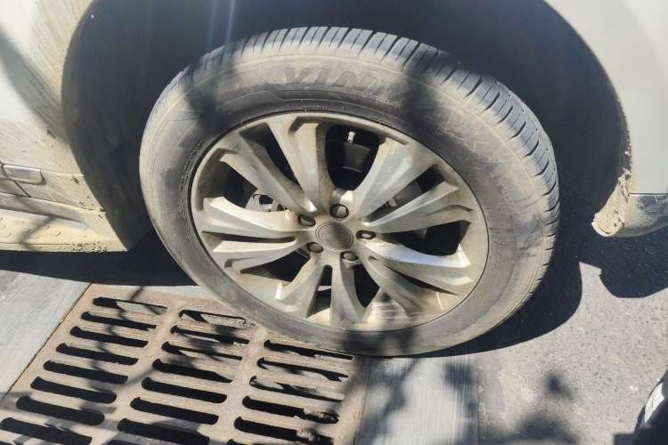 Used Haval H8 2017 2.0T Gasoline Two-Wheel Drive Enjoyment Version Right Front Wheel Hub