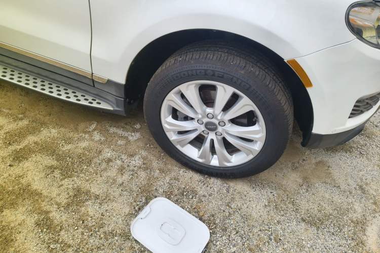 Used Haval H8 2017 2.0T Gasoline 4x4 Smart Enjoyment Version Right Front Wheel Hub