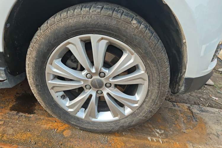 Used Haval H8 2017 2.0T Gasoline Two-Wheel Drive Enjoyment Version Right Front Wheel Hub