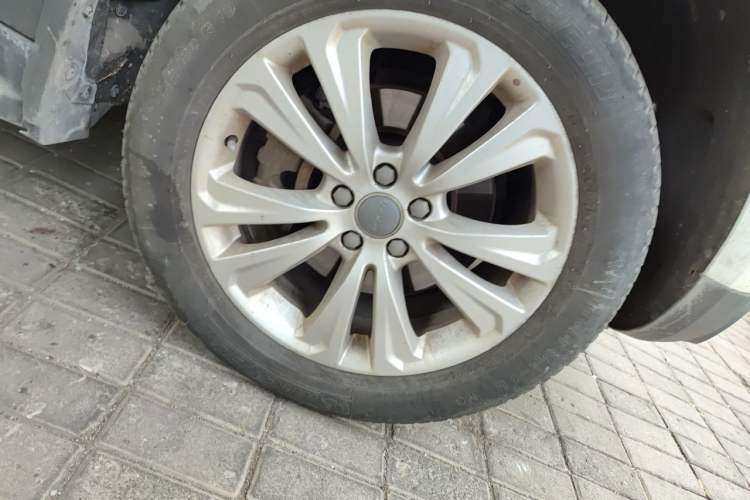 Used Haval H8 2017 2.0T Gasoline Two-Wheel Drive Enjoyment Version Right Front Wheel Hub