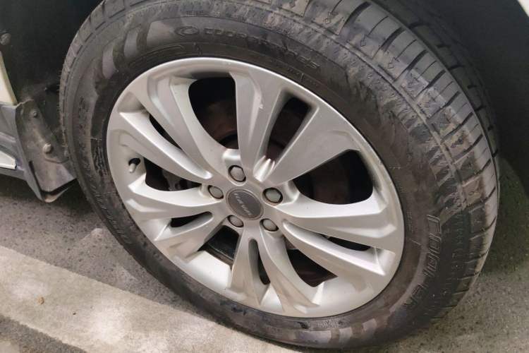 Used Haval H8 2017 2.0T Gasoline Four-Wheel Drive Luxury Model Right Front Wheel Hub