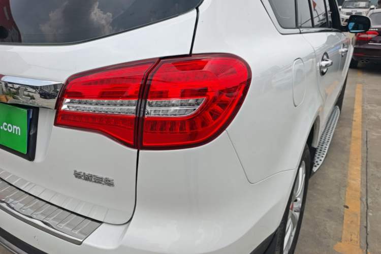 Used Haval H8 2017 2.0T Gasoline Two-Wheel Drive Smart Edition Right Rear Taillight
