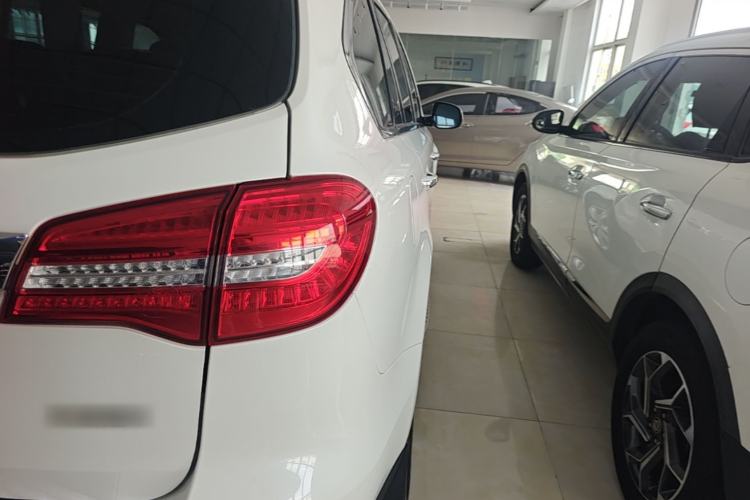 Used Haval H8 2017 2.0T Gasoline Two-Wheel Drive Smart Edition Right Rear Taillight