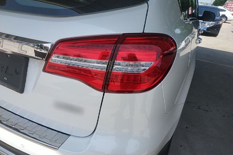 Used Haval H8 2017 2.0T Gasoline Two-Wheel Drive Enjoyment Version Right Rear Taillight
