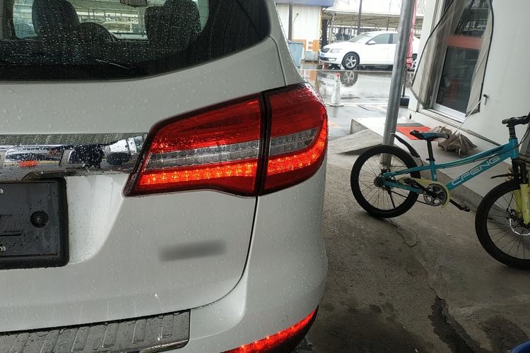 Used Haval H8 2017 2.0T Gasoline Two-Wheel Drive Smart Edition Right Rear Taillight