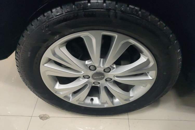 Used Haval H8 2017 2.0T Gasoline Two-Wheel Drive Enjoyment Version Right Rear Wheel Hub