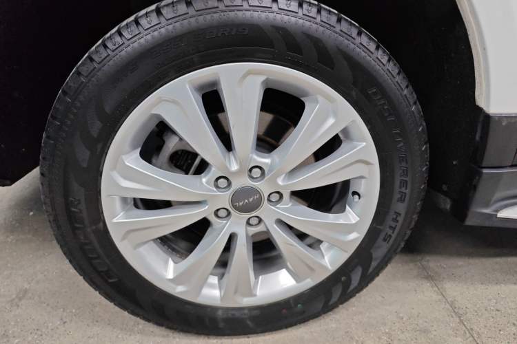 Used Haval H8 2017 2.0T Gasoline Two-Wheel Drive Smart Edition Right Rear Wheel Hub