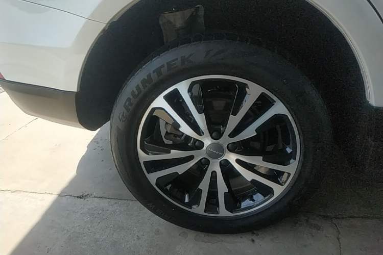 Used Haval H8 2017 2.0T Gasoline Two-Wheel Drive Enjoyment Version Right Rear Wheel Hub