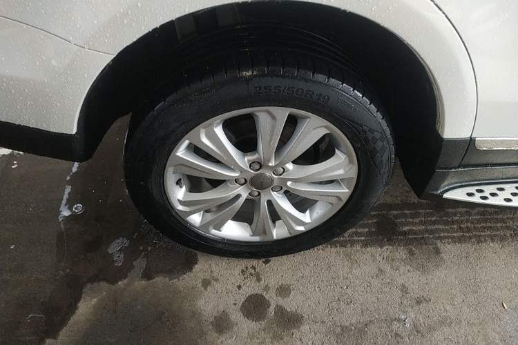 Used Haval H8 2017 2.0T Gasoline Two-Wheel Drive Smart Edition Right Rear Wheel Hub
