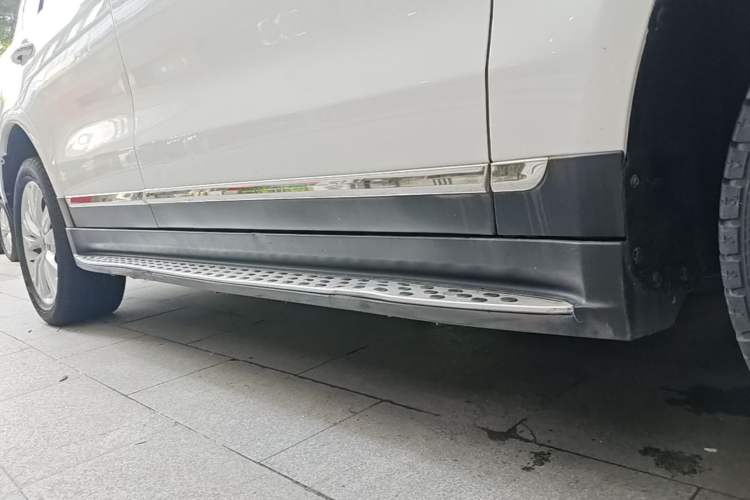 Used Haval H8 2017 2.0T Gasoline Two-Wheel Drive Enjoyment Version Right Side Sill