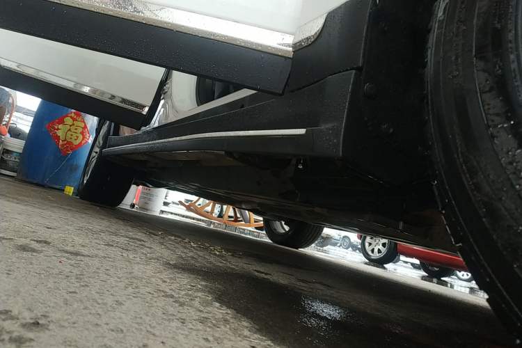 Used Haval H8 2017 2.0T Gasoline Two-Wheel Drive Smart Edition Right Side Sill