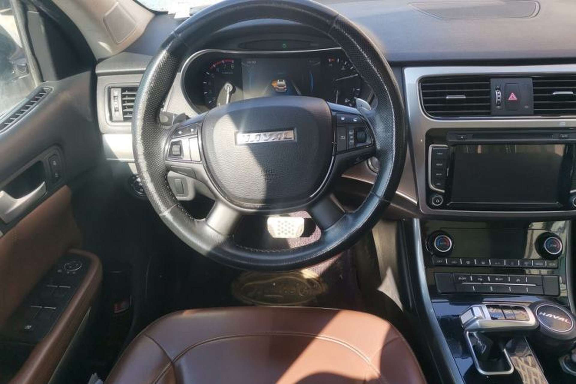Used Haval H8 2017 2.0T Gasoline Two-Wheel Drive Smart Edition Steering Wheel