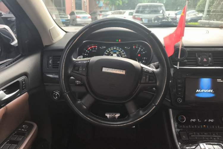 Used Haval H8 2017 2.0T Gasoline Four-Wheel Drive Luxury Model Steering Wheel