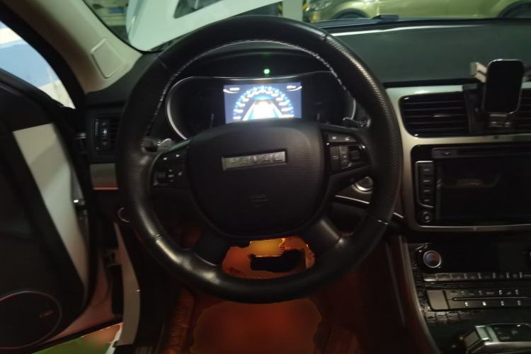Used Haval H8 2017 2.0T Gasoline Two-Wheel Drive Smart Edition Steering Wheel