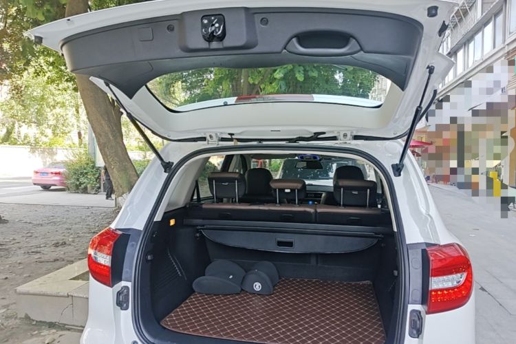 Used Haval H8 2017 2.0T Gasoline Two-Wheel Drive Enjoyment Version Trunk