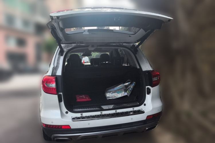 Used Haval H8 2017 2.0T Gasoline Four-Wheel Drive Luxury Model Trunk