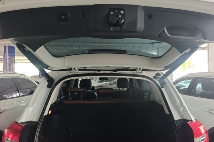 Used Haval H8 2017 2.0T Gasoline Two-Wheel Drive Smart Edition Trunk