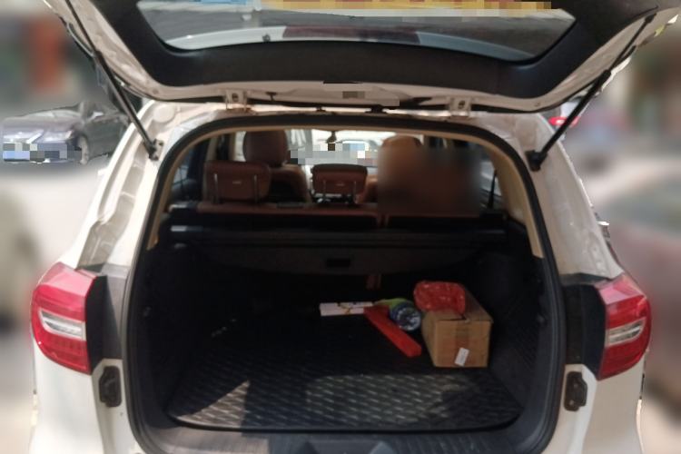 Used Haval H8 2017 2.0T Gasoline Two-Wheel Drive Enjoyment Version Trunk