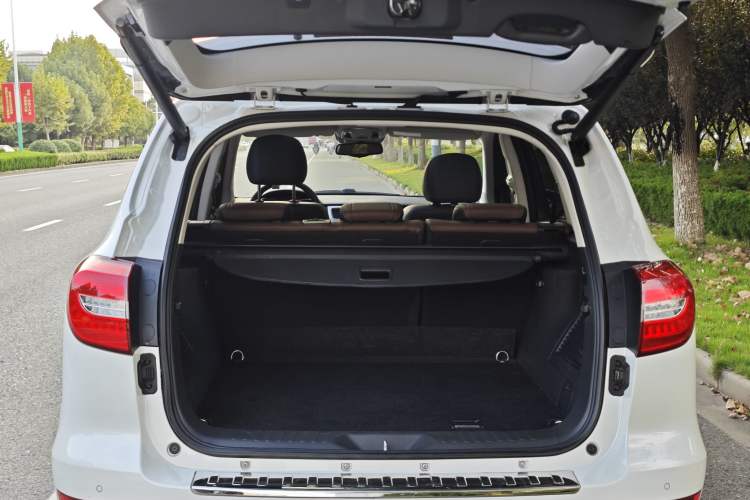 Used Haval H8 2017 2.0T Gasoline Two-Wheel Drive Smart Edition Trunk