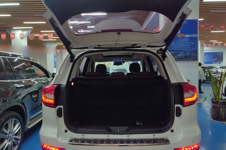 Used Haval H8 2017 2.0T Diesel Two-Wheel Drive Smart Edition Trunk