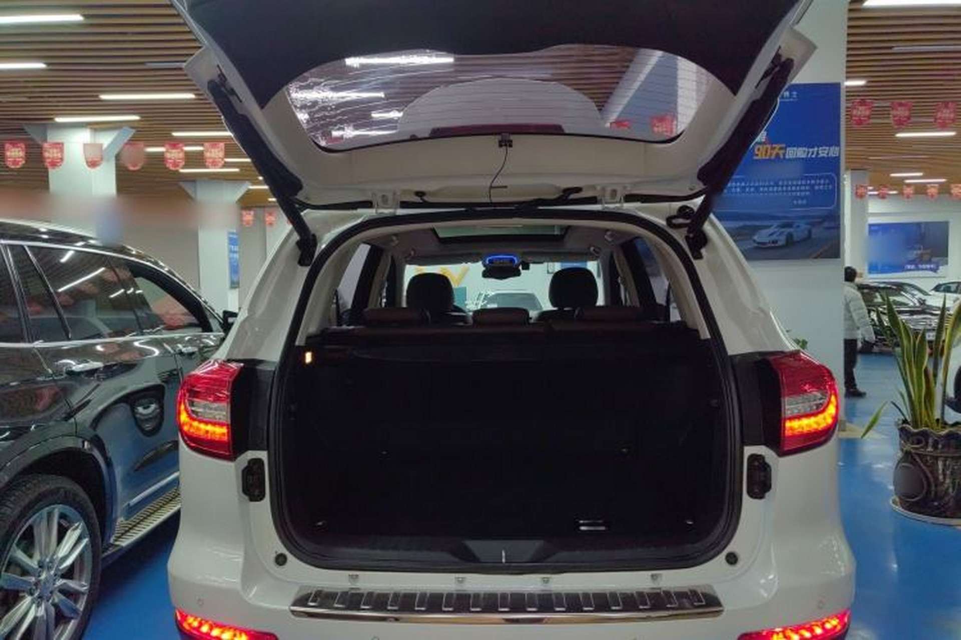 Used Haval H8 2017 2.0T Diesel Two-Wheel Drive Smart Edition Trunk