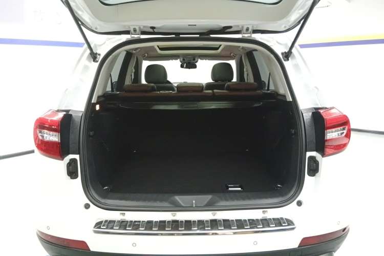 Used Haval H8 2017 2.0T Gasoline Two-Wheel Drive Enjoyment Version Trunk