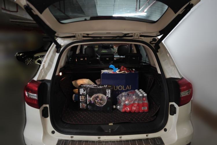 Used Haval H8 2017 2.0T Gasoline Two-Wheel Drive Smart Edition Trunk