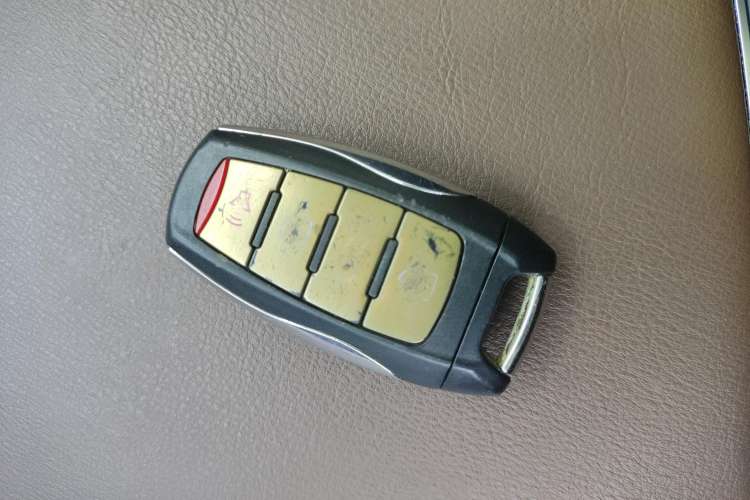Used Haval H8 2017 2.0T Gasoline Two-Wheel Drive Smart Edition Vehicle Key