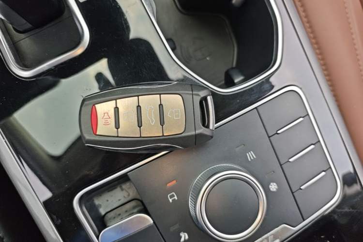 Used Haval H8 2017 2.0T Gasoline Two-Wheel Drive Smart Edition Vehicle Key