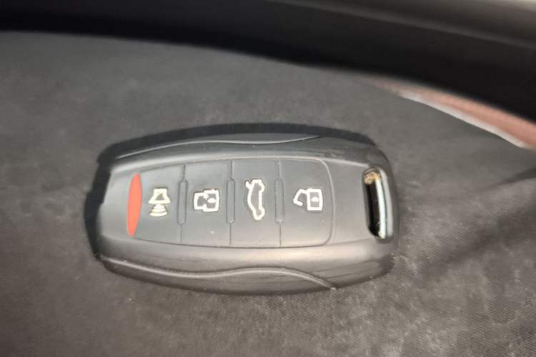 Used Haval H8 2017 2.0T Gasoline Four-Wheel Drive Luxury Model Vehicle Key