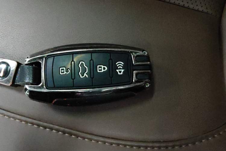 Used Haval H8 2017 2.0T Gasoline Two-Wheel Drive Smart Edition Vehicle Key