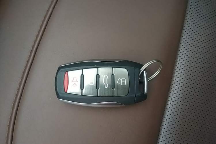 Used Haval H8 2017 2.0T Gasoline Two-Wheel Drive Enjoyment Version Vehicle Key