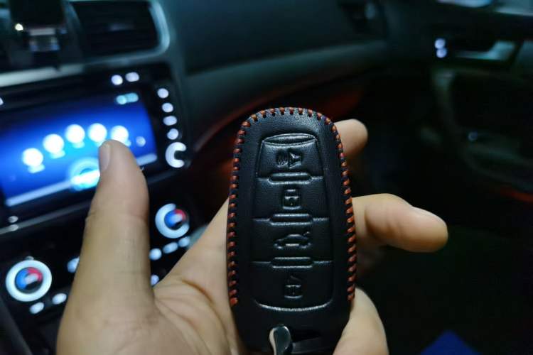 Used Haval H8 2017 2.0T Gasoline Two-Wheel Drive Smart Edition Vehicle Key