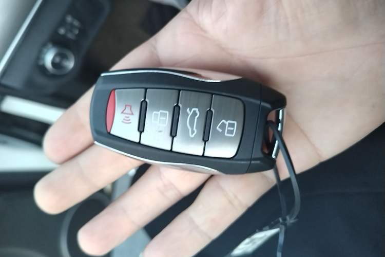 Used Haval H8 2017 2.0T Gasoline 4x4 Enjoyment Model Vehicle Key