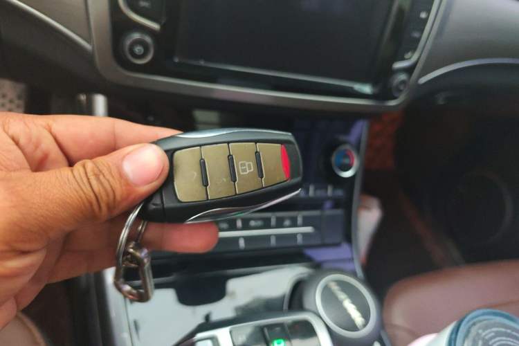 Used Haval H8 2017 2.0T Gasoline Two-Wheel Drive Smart Edition Vehicle Key