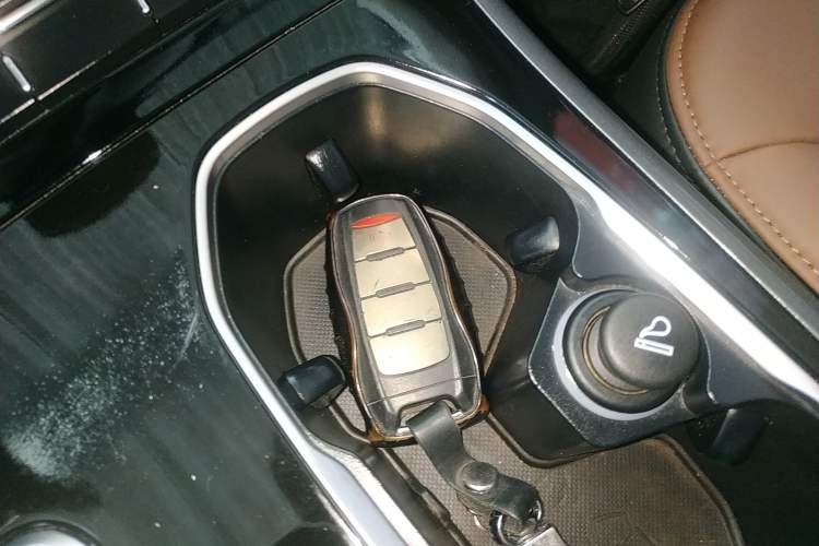 Used Haval H8 2017 2.0T Gasoline Two-Wheel Drive Smart Edition Vehicle Key