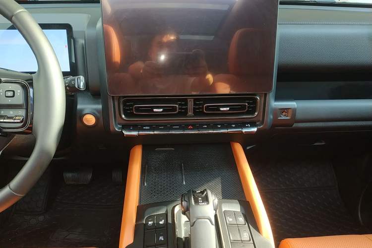 Used Haval H9 2024 2.4T Diesel 4x4 Extreme Edition Audio And AC Panel